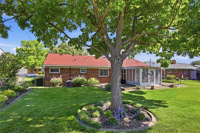 812 Hollendale Drive, Kettering, OH 45429