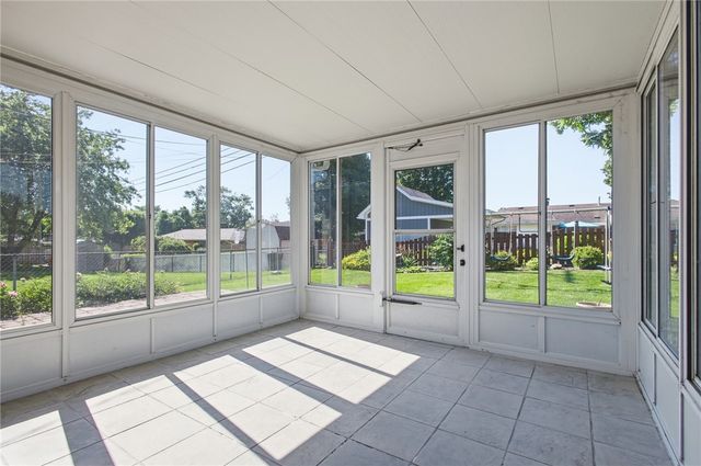 812 Hollendale Drive, Kettering, OH 45429
