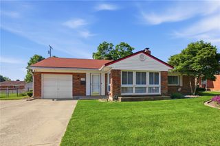 812 Hollendale Drive, Kettering, OH 45429