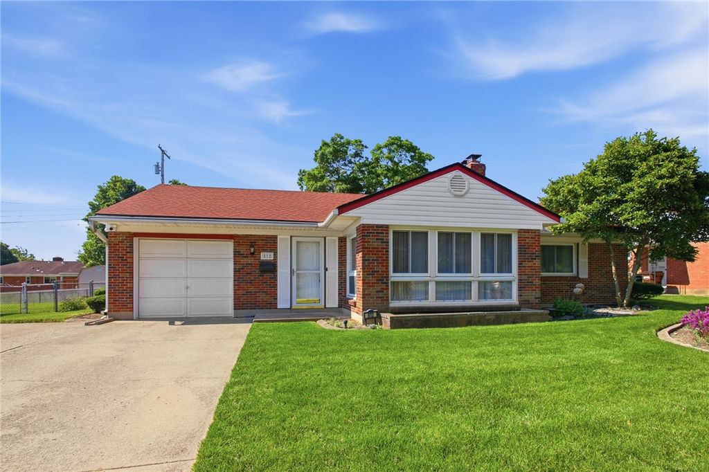 812 Hollendale Drive, Kettering, OH 45429