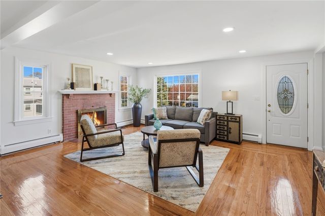 458 River Road, Lincoln, RI 02865