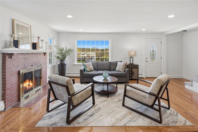 458 River Road, Lincoln, RI 02865