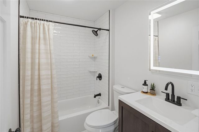 458 River Road, Lincoln, RI 02865