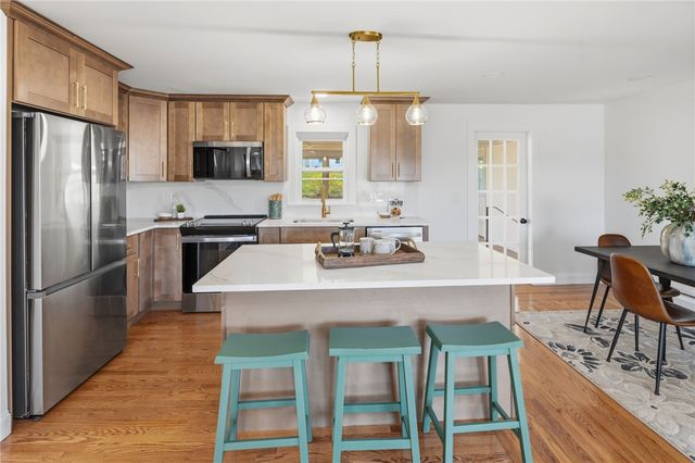 458 River Road, Lincoln, RI 02865