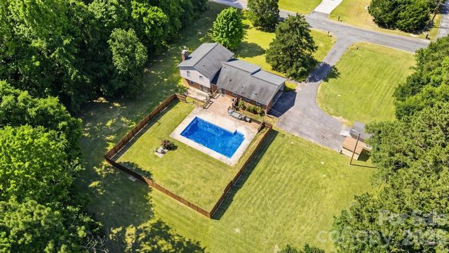 1890 Country Manor Lane, Rock Hill, SC 29730