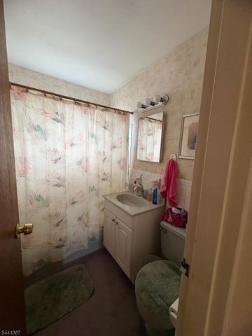 100 Bergen Boulevard, Fairview Boro, NJ 07022