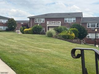 100 Bergen Boulevard, Fairview Boro, NJ 07022