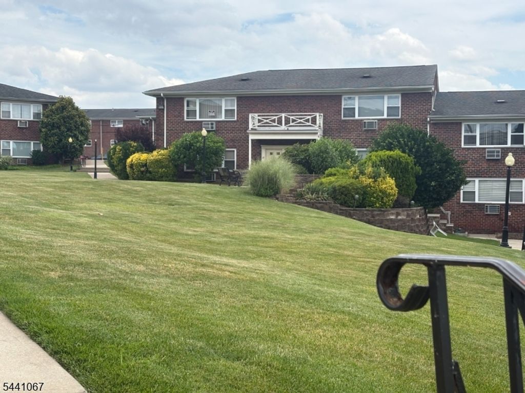 100 Bergen Boulevard, Fairview Boro, NJ 07022