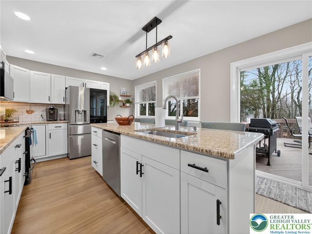 103 Eagle View Run, Tobyhanna Twp, PA 18334