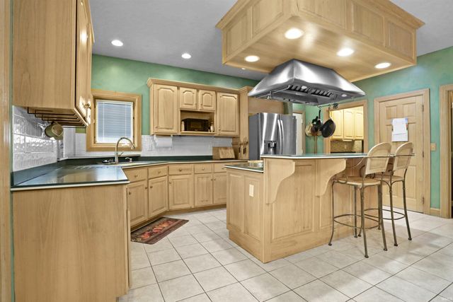 1411 S Center Road, Boonville, IN 47601