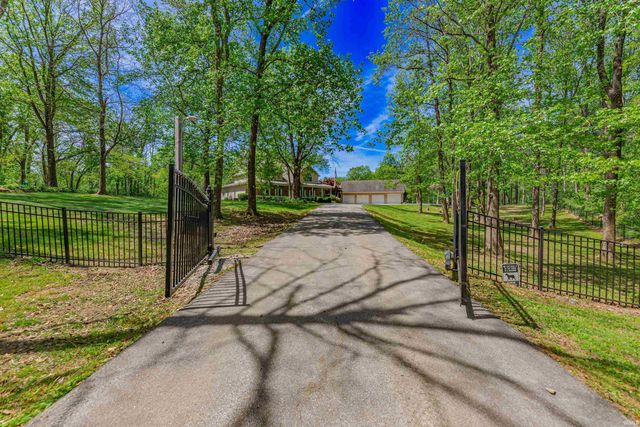 1411 S Center Road, Boonville, IN 47601