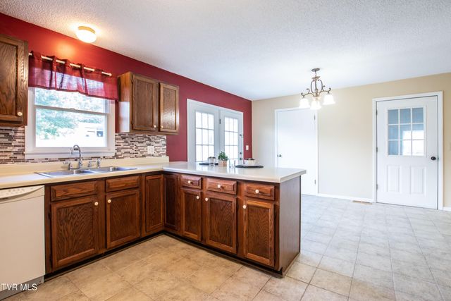 18373 Woodland Hills Road, Abingdon, VA 24210