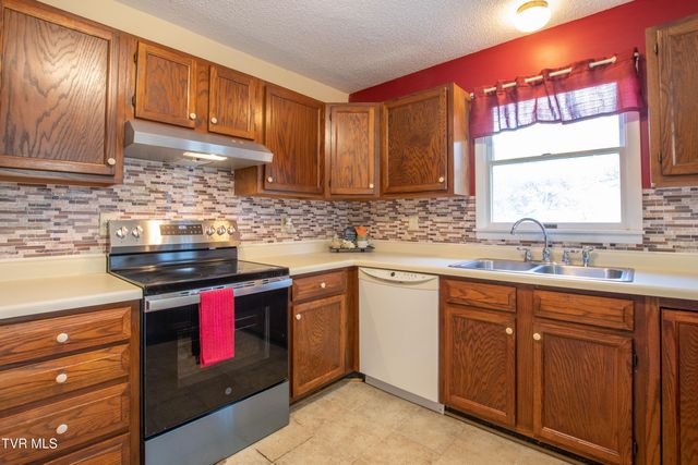 18373 Woodland Hills Road, Abingdon, VA 24210
