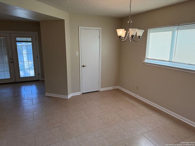8015 Chestnut Gate, Converse, TX 78109
