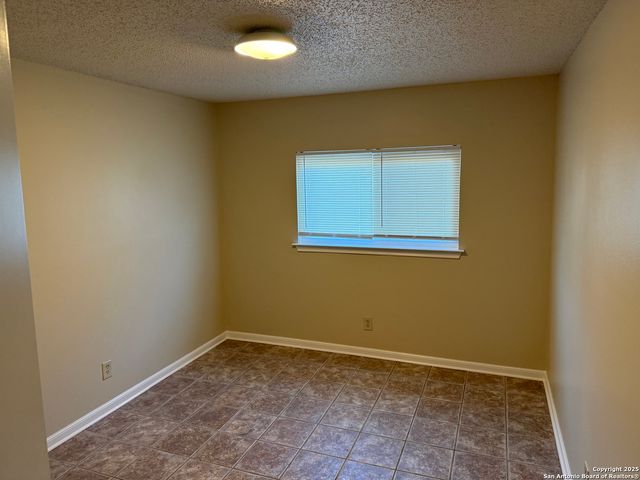 8015 Chestnut Gate, Converse, TX 78109