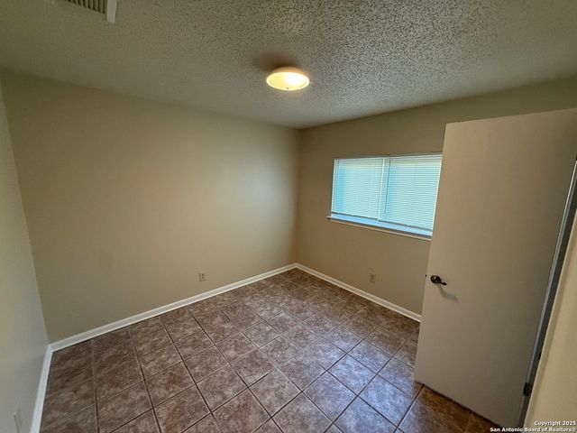 8015 Chestnut Gate, Converse, TX 78109