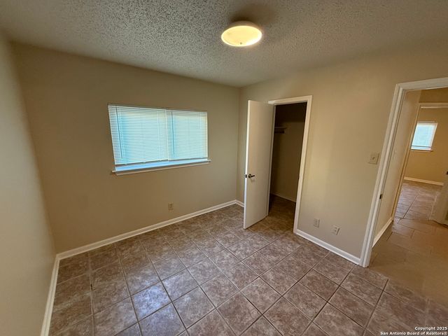 8015 Chestnut Gate, Converse, TX 78109