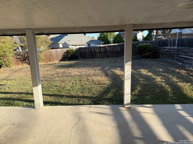 8015 Chestnut Gate, Converse, TX 78109