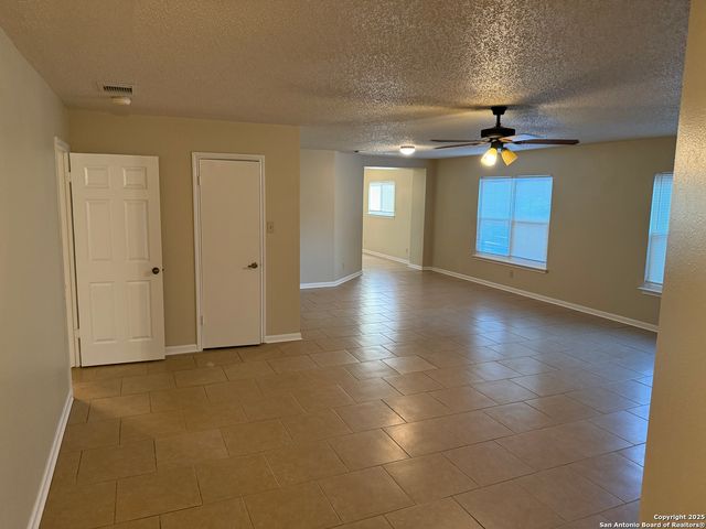 8015 Chestnut Gate, Converse, TX 78109