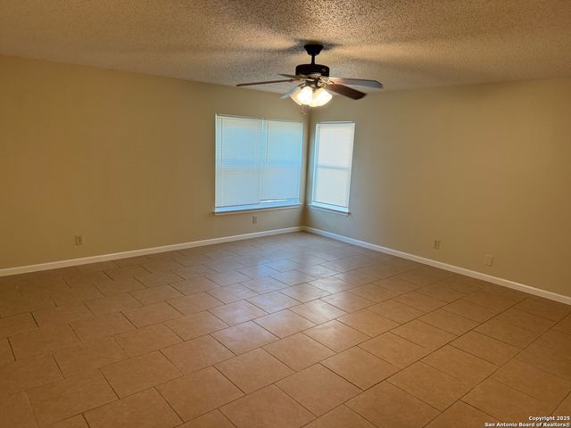 8015 Chestnut Gate, Converse, TX 78109