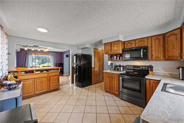 50 Pardee Avenue, Lancaster, NY 14086