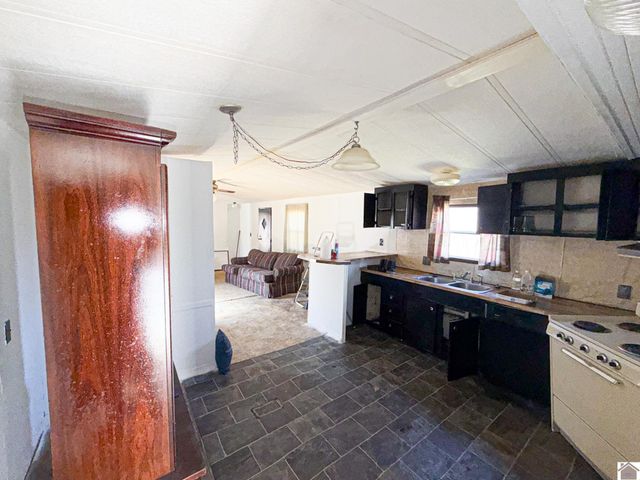 2346 Millers Chapel Rd, Mayfield, KY 42066