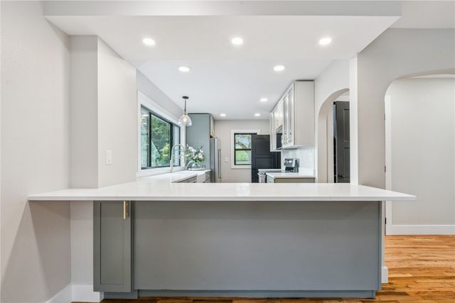 1302 Arrowhead Road, Mt Vernon, IA 52314