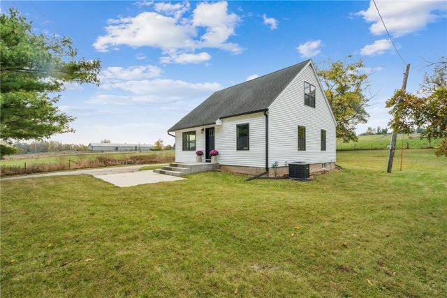 1302 Arrowhead Road, Mt Vernon, IA 52314