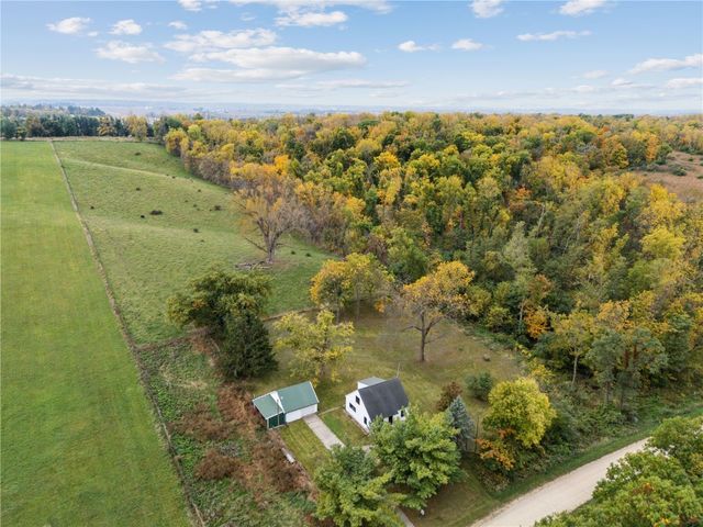 1302 Arrowhead Road, Mt Vernon, IA 52314
