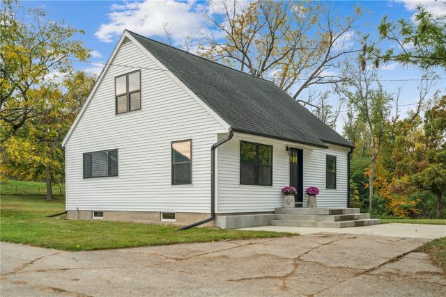 1302 Arrowhead Road, Mt Vernon, IA 52314