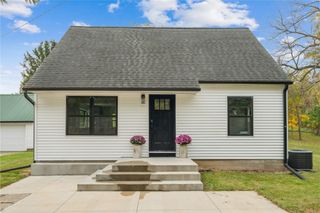 1302 Arrowhead Road, Mt Vernon, IA 52314