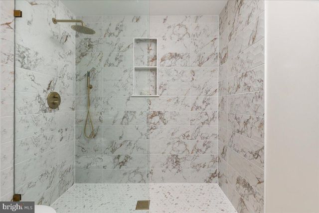 5614 NORTON RD, Alexandria, VA 22303