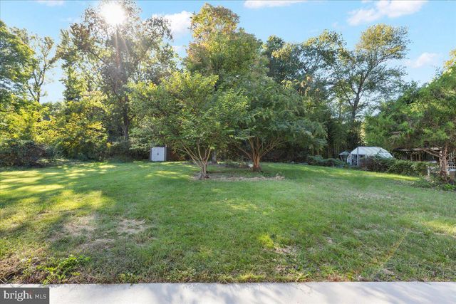 5614 NORTON RD, Alexandria, VA 22303