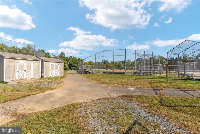 5614 NORTON RD, Alexandria, VA 22303