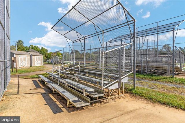 5614 NORTON RD, Alexandria, VA 22303