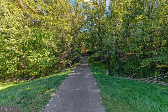 5614 NORTON RD, Alexandria, VA 22303