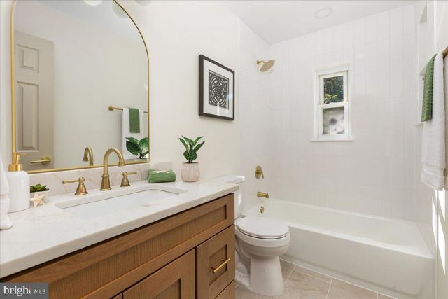 5614 NORTON RD, Alexandria, VA 22303