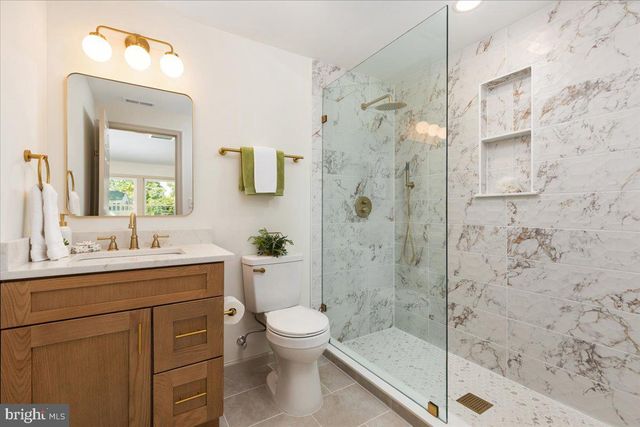5614 NORTON RD, Alexandria, VA 22303