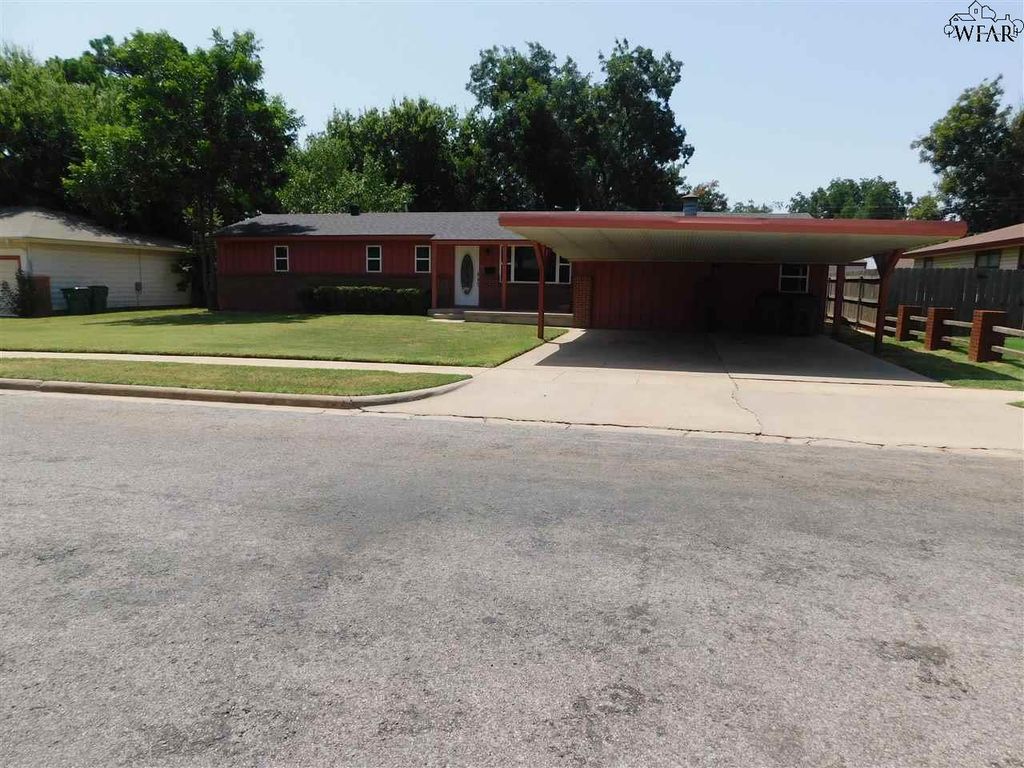 516 N HILLTOP AVENUE, Burkburnett, TX 76354
