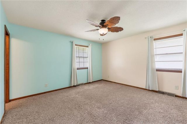 6832 Sterling Avenue, Raytown, MO 64133