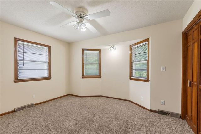 6832 Sterling Avenue, Raytown, MO 64133