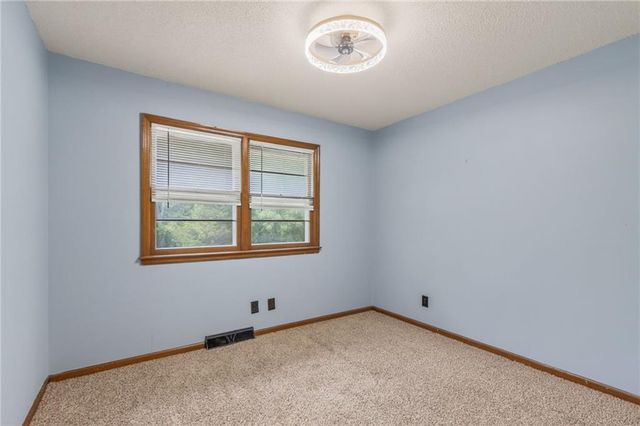 6832 Sterling Avenue, Raytown, MO 64133