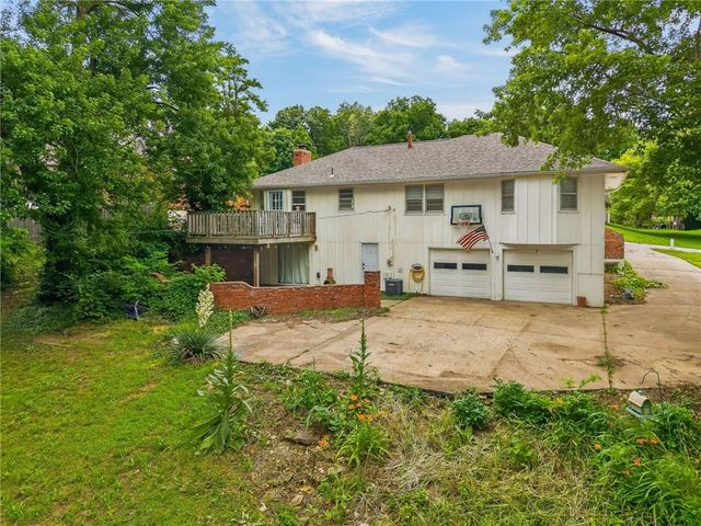 6832 Sterling Avenue, Raytown, MO 64133