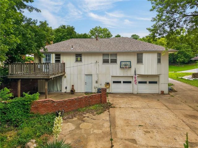 6832 Sterling Avenue, Raytown, MO 64133