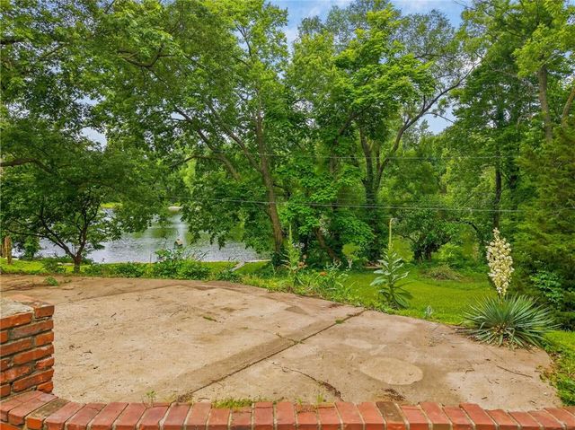 6832 Sterling Avenue, Raytown, MO 64133
