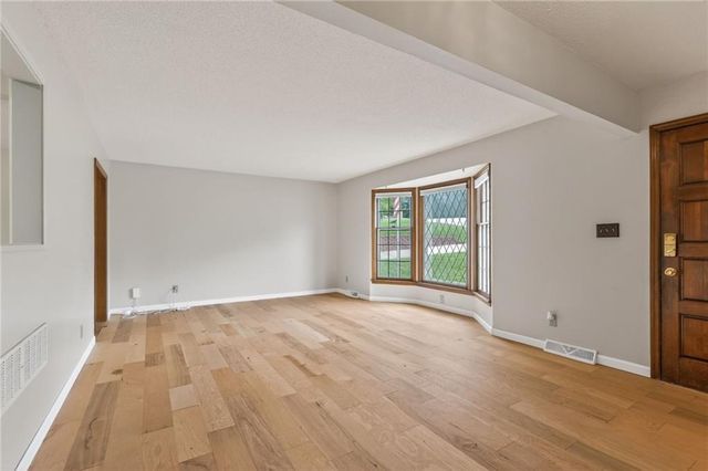 6832 Sterling Avenue, Raytown, MO 64133