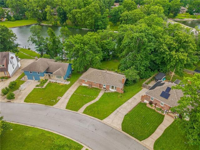 6832 Sterling Avenue, Raytown, MO 64133