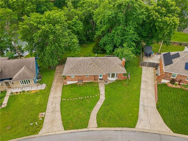 6832 Sterling Avenue, Raytown, MO 64133