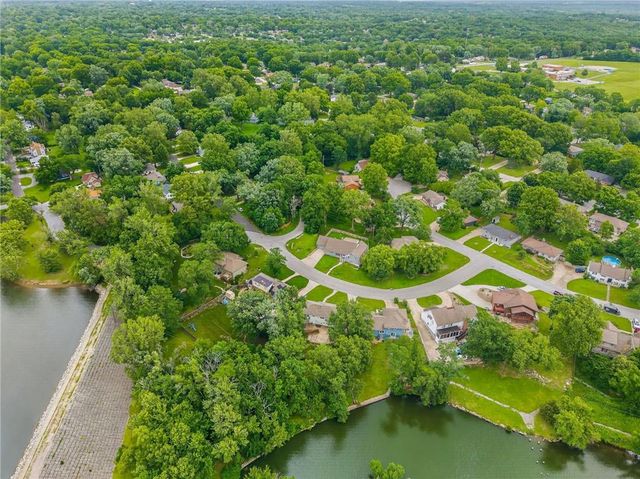 6832 Sterling Avenue, Raytown, MO 64133