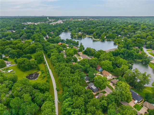 6832 Sterling Avenue, Raytown, MO 64133